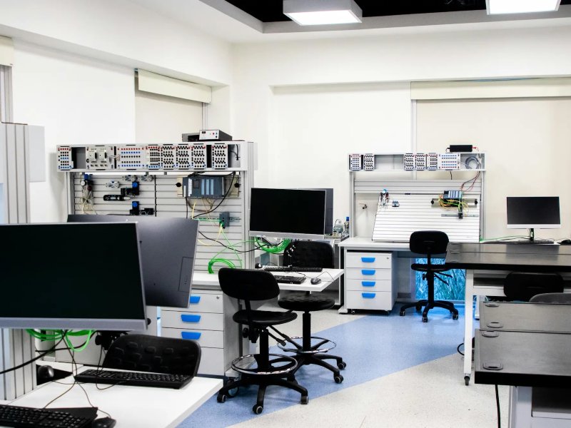 Laboratory-grade temperature sensors